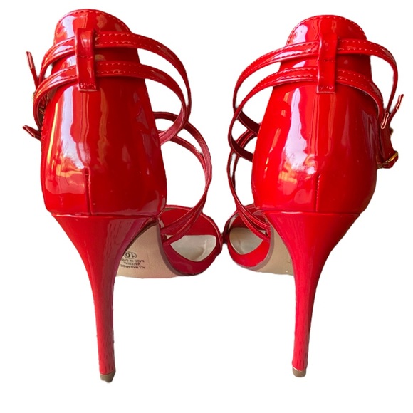Red strapped heels - Picture 2 of 4